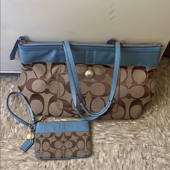 👜 Authentic Coach Signature Tote & Coin Purse👜 - Picture 2 of 15